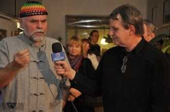 Artysta udzielający wywiadu Gorzowskiej telewizji